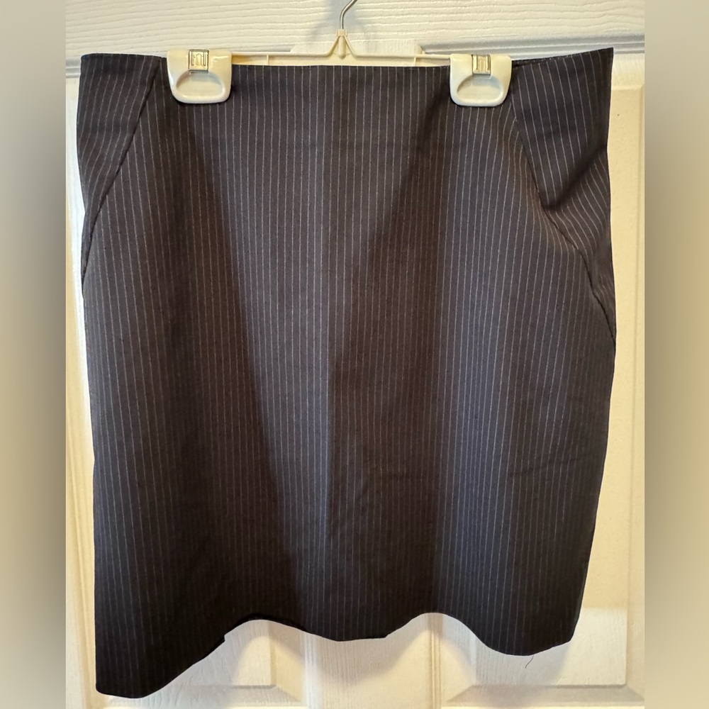 New York & Company 3 piece Black Pinstripe Suit - Picture 4 of 6